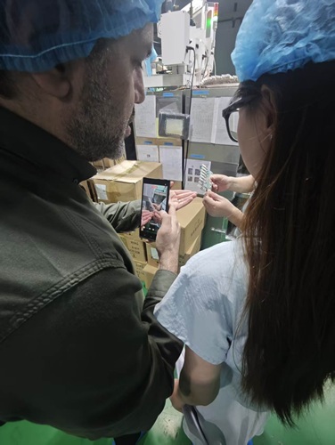 Iranischer Kunde besucht Aobo-Silikonfabrik zur Vor-Ort-Prüfung und eingehenden Überprüfung der Anpassungs- und Fertigungskapazitäten von Silikonprodukten